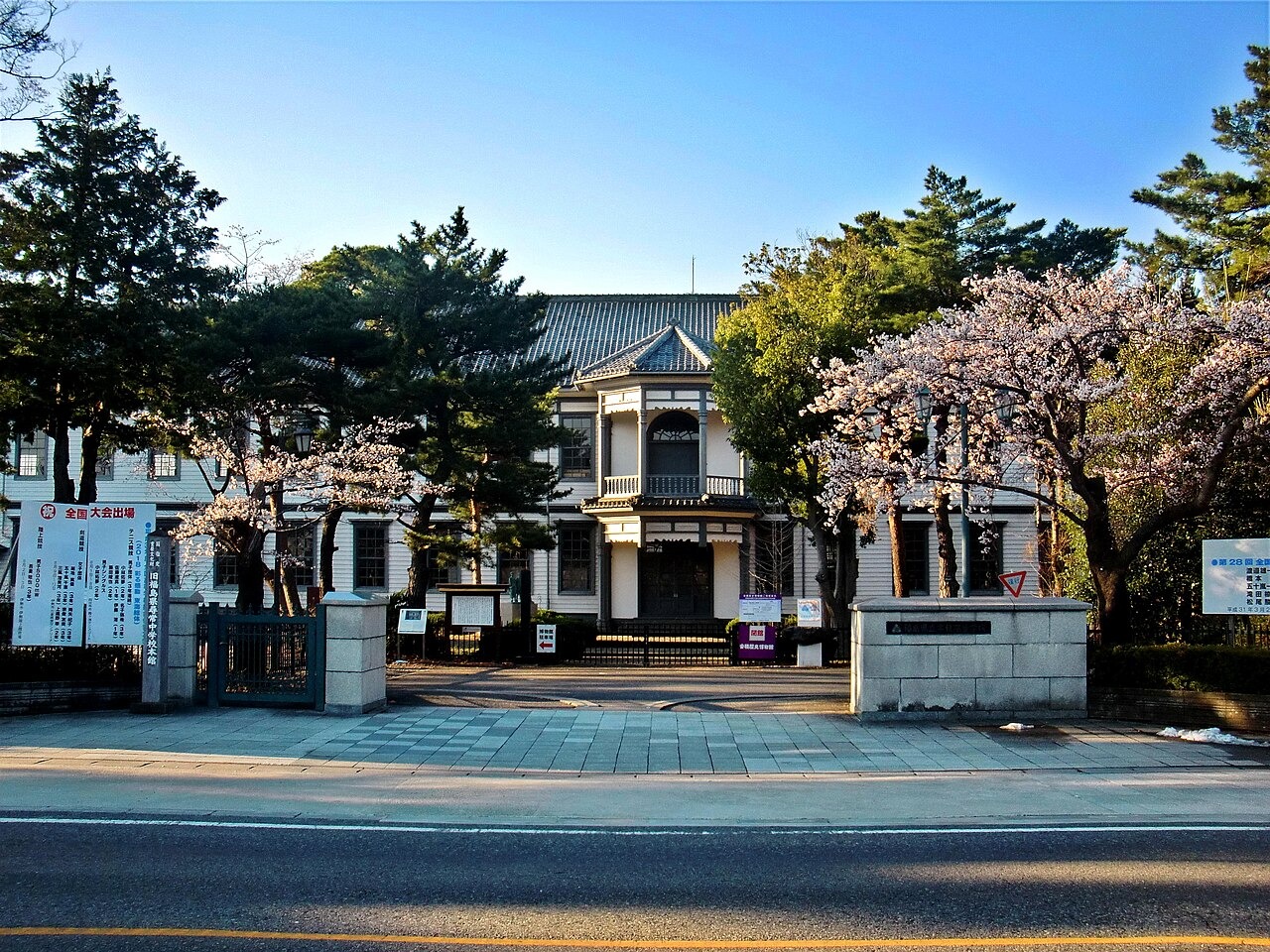安積歴史博物館（旧福島県尋常中学校本館）